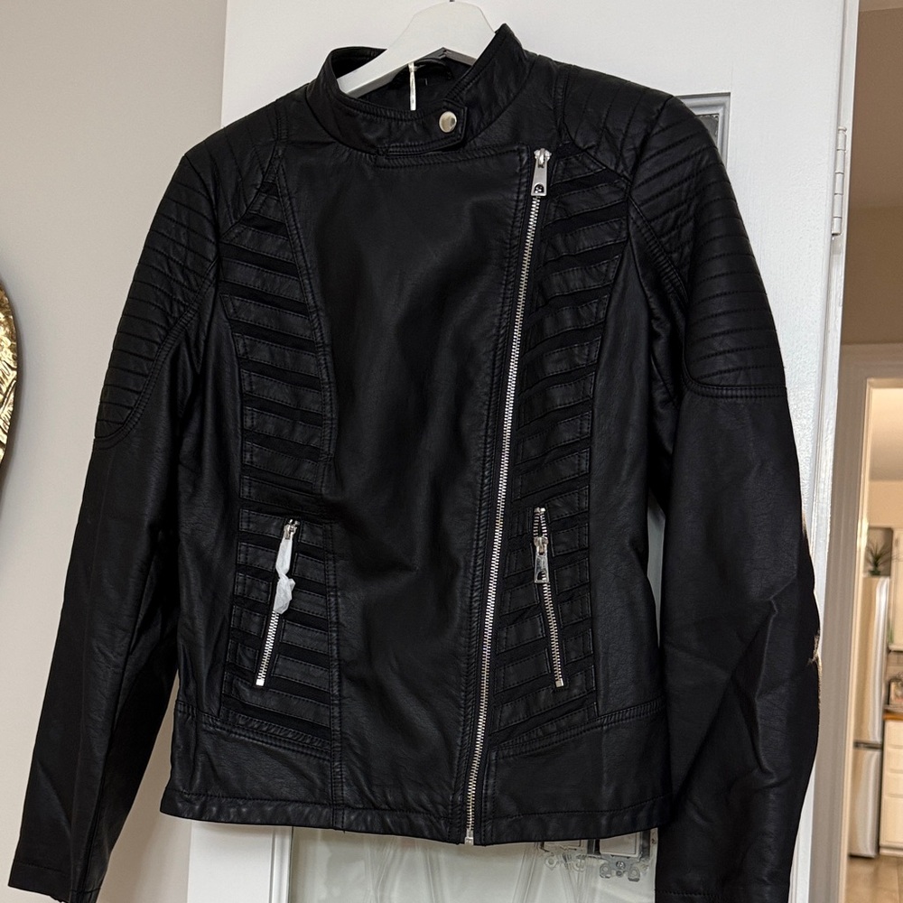 Elegant Black Leather Moto Jacket